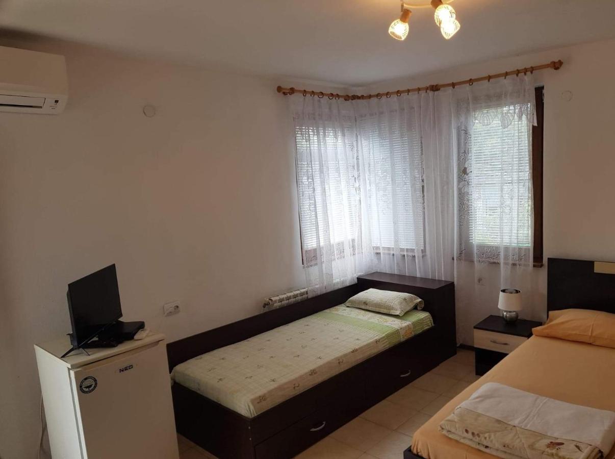Цвета Hotell Sinemoretz Exteriör bild