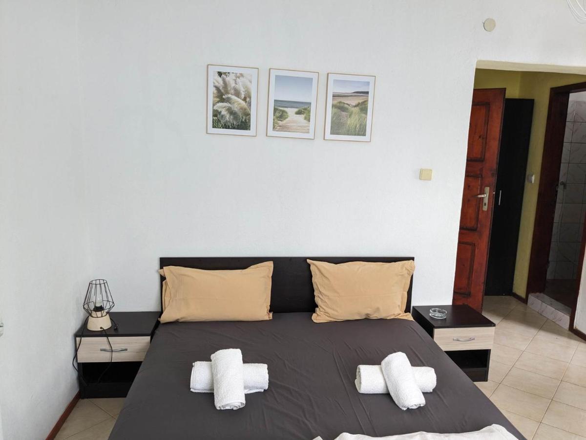 Цвета Hotell Sinemoretz Exteriör bild
