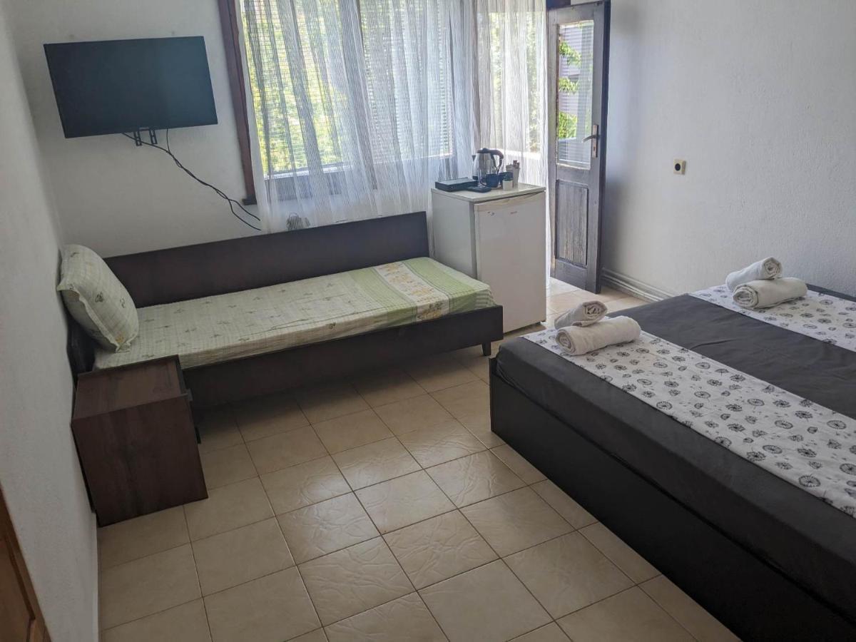 Цвета Hotell Sinemoretz Exteriör bild