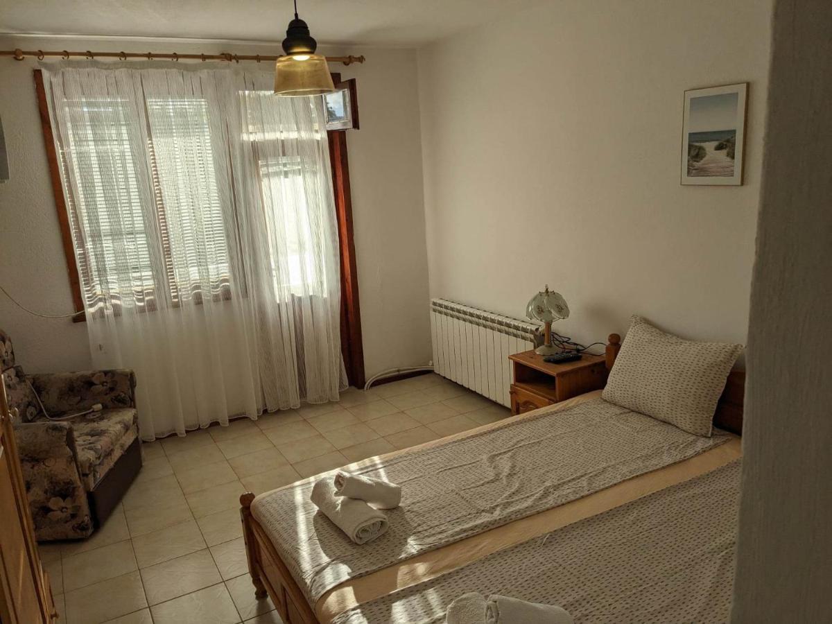 Цвета Hotell Sinemoretz Exteriör bild